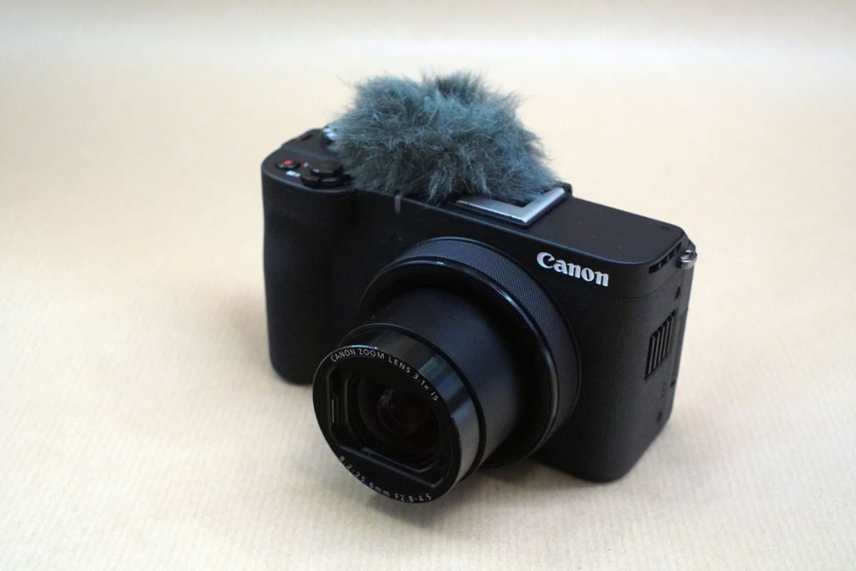 今回はZV-E10のもので代用したが、製品版には専用ウインドスクリーンが付属する