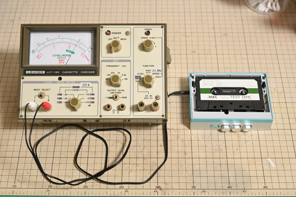 出力レベルとチャンネル間の位相差を見ながら調整する