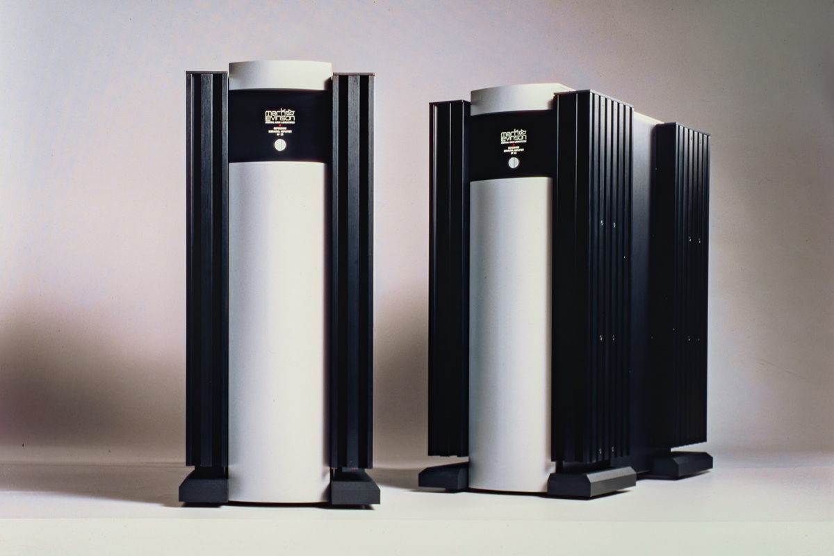 タワー型の超弩級モノーラルパワーアンプ「No33L」