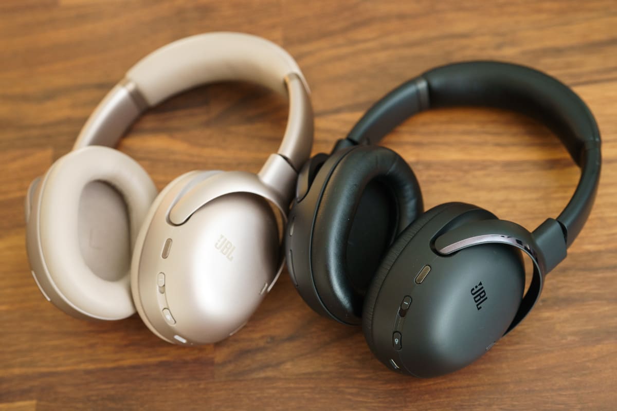 TOUR ONE M3。カラーは左からモカ、ブラック