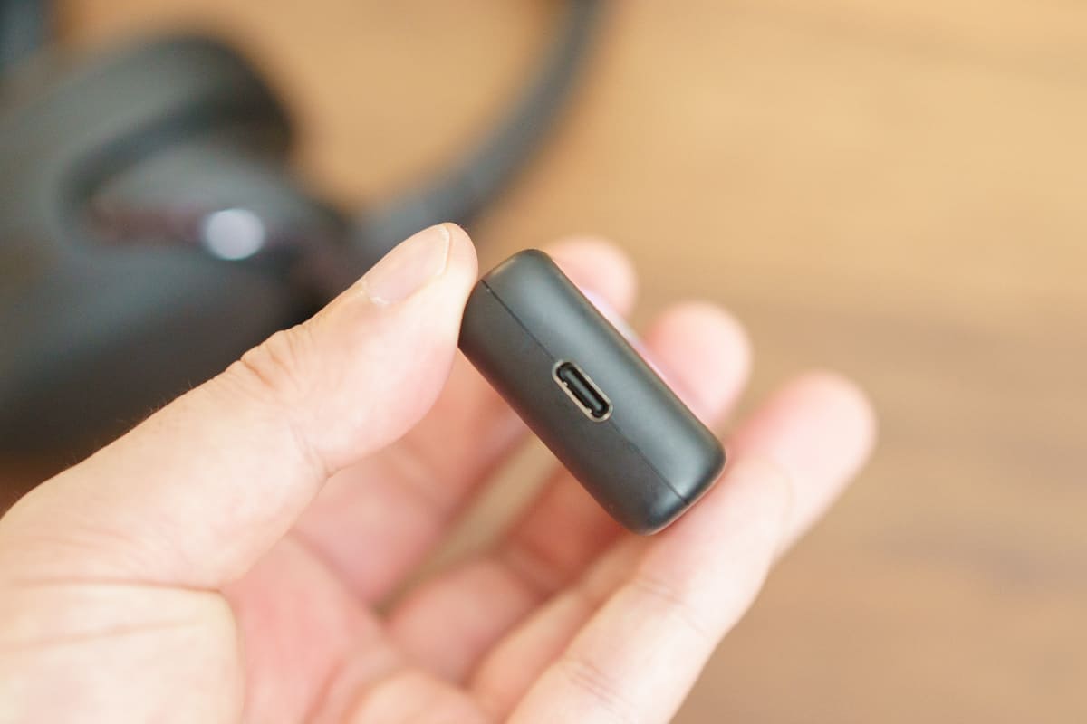 USB-C端子を両サイドに備えている