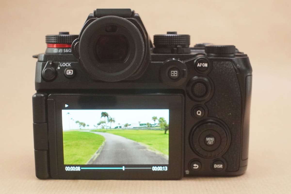 背面ボタンはS1から整理されてS5に近い