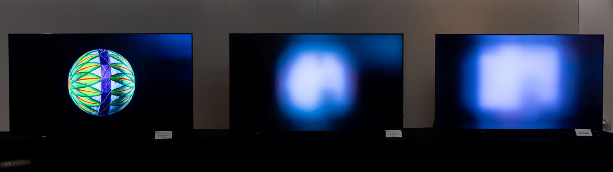 実際の映像(写真左)に対して、バックライトがどのように動いているかを示したデモ。写真真ん中がBRAVIA 5、右が前機種X90L。X90Lでは制御が粗く、オブジェクト以外の部分も明るくなっている