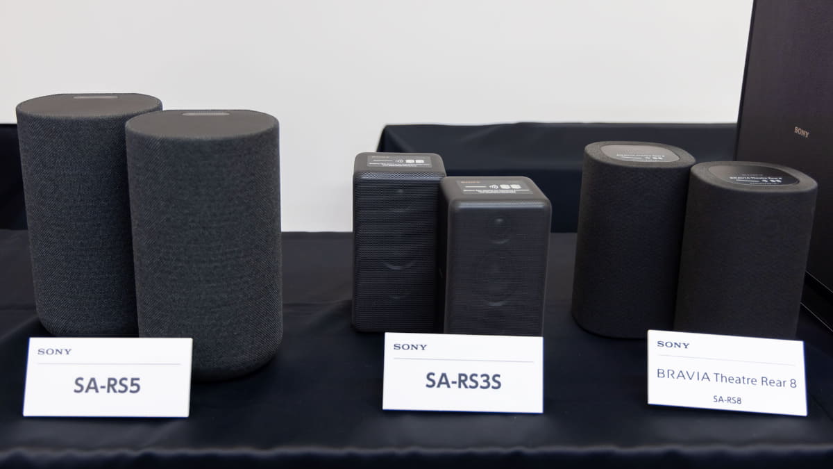 上位モデルとのサイズ比較。写真左から「RS5」、前機種「RS3S」、新モデルの「RS8」