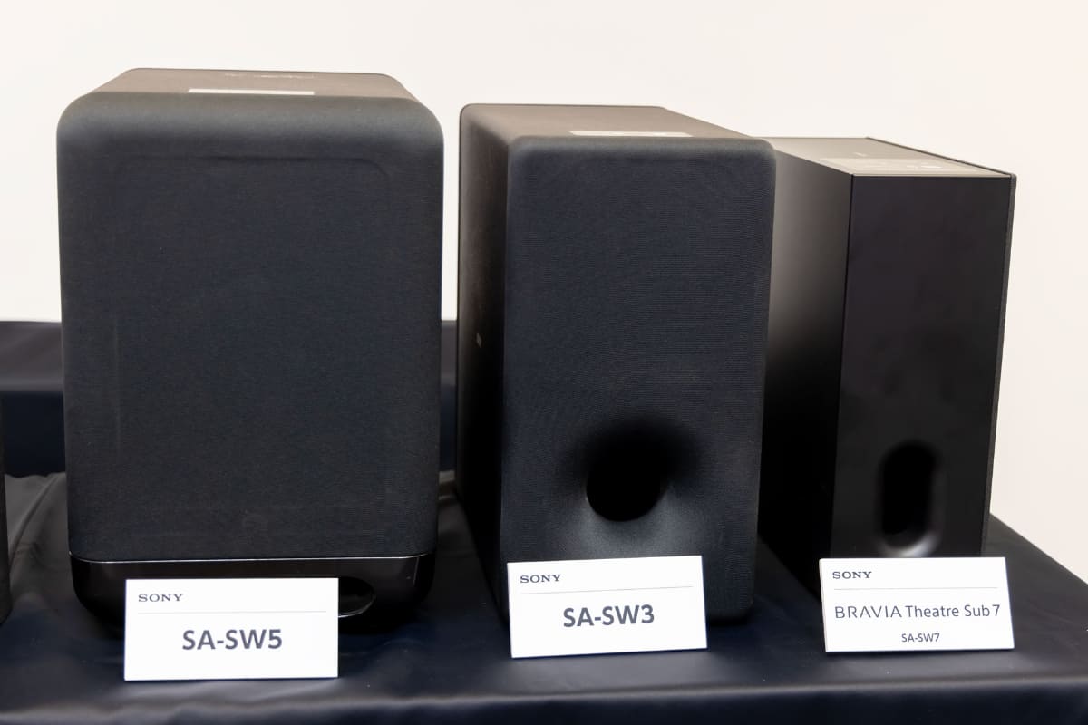 上位モデルとのサイズ比較。写真左から「SW5」、「SW3」、新モデルの「SW7」