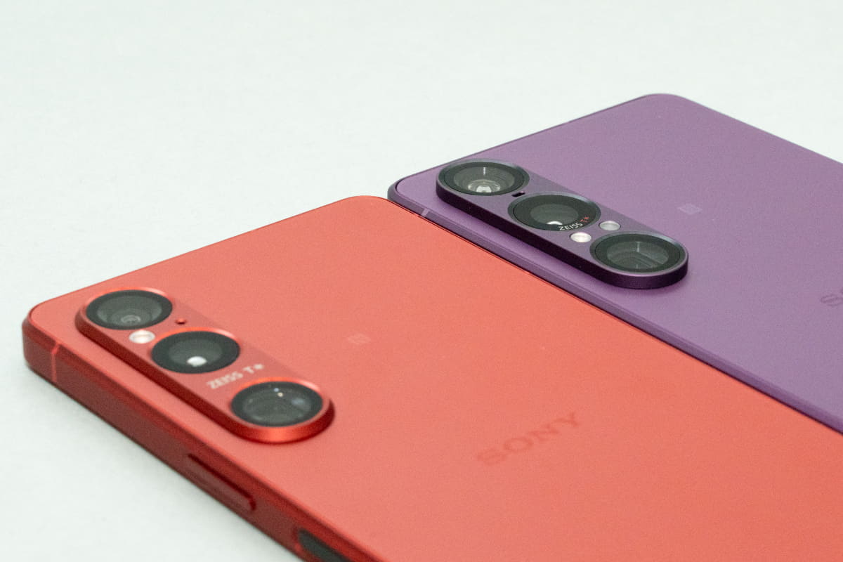 カメラバー部の大きさや加工が若干違う