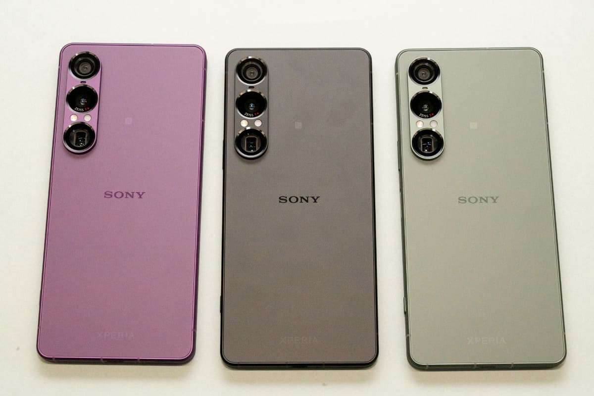 左からオーキッドパープル、スレートブラック、モスグリーン