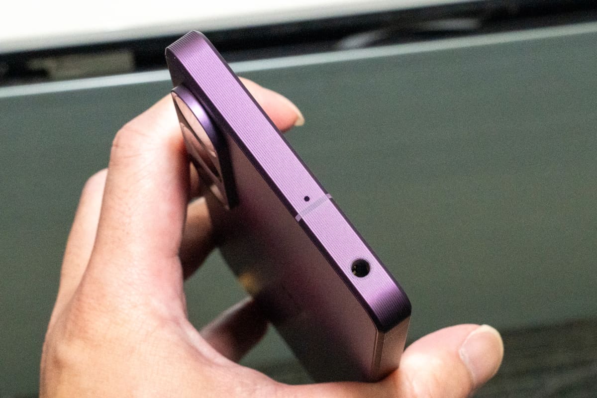 イヤフォンジャック部