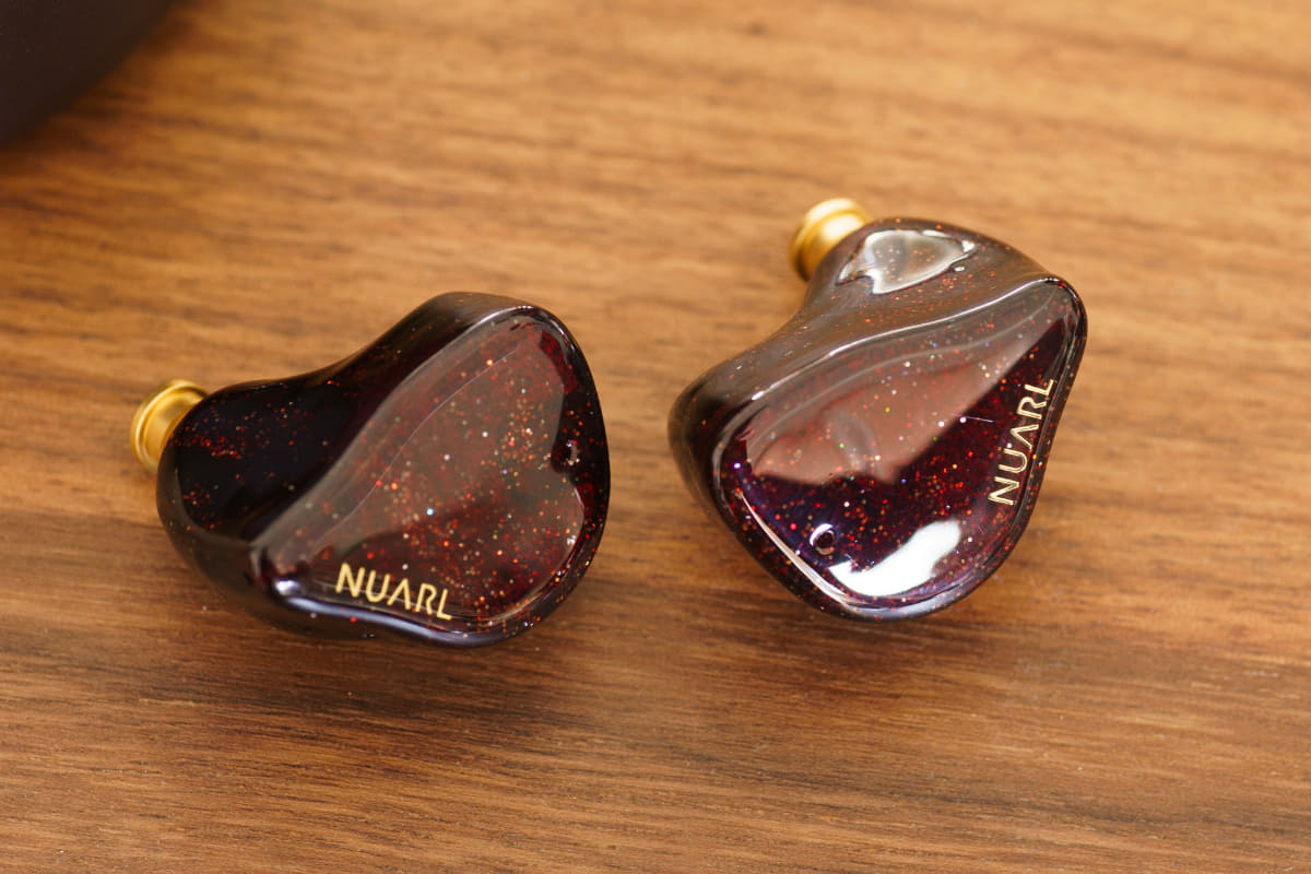 全世界200セットの限定カラー「Burgundy Red」