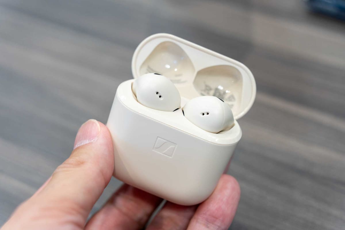 Amazon限定色の「ACCENTUM Open」(クリーム)