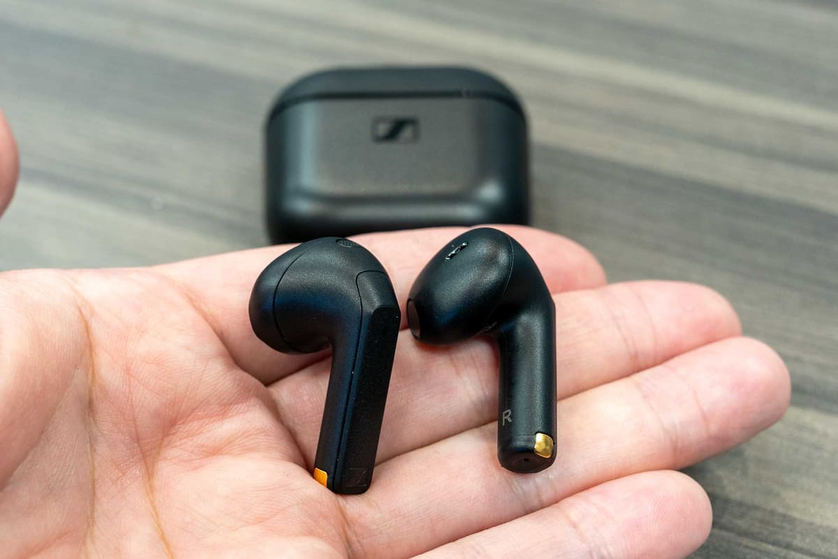 イヤーピースを使わないインナーイヤー型のイヤフォン