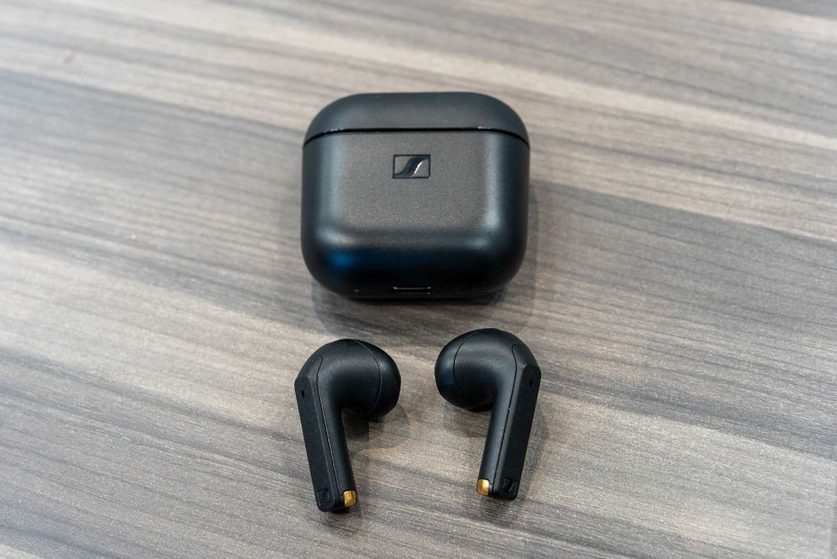 発売済みの「ACCENTUM True Wireless」との違い