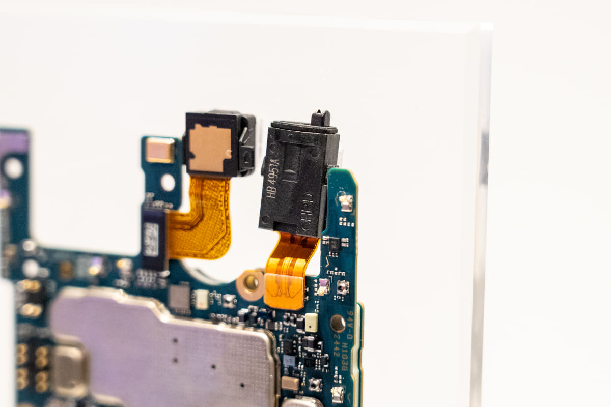 イヤフォンジャック部