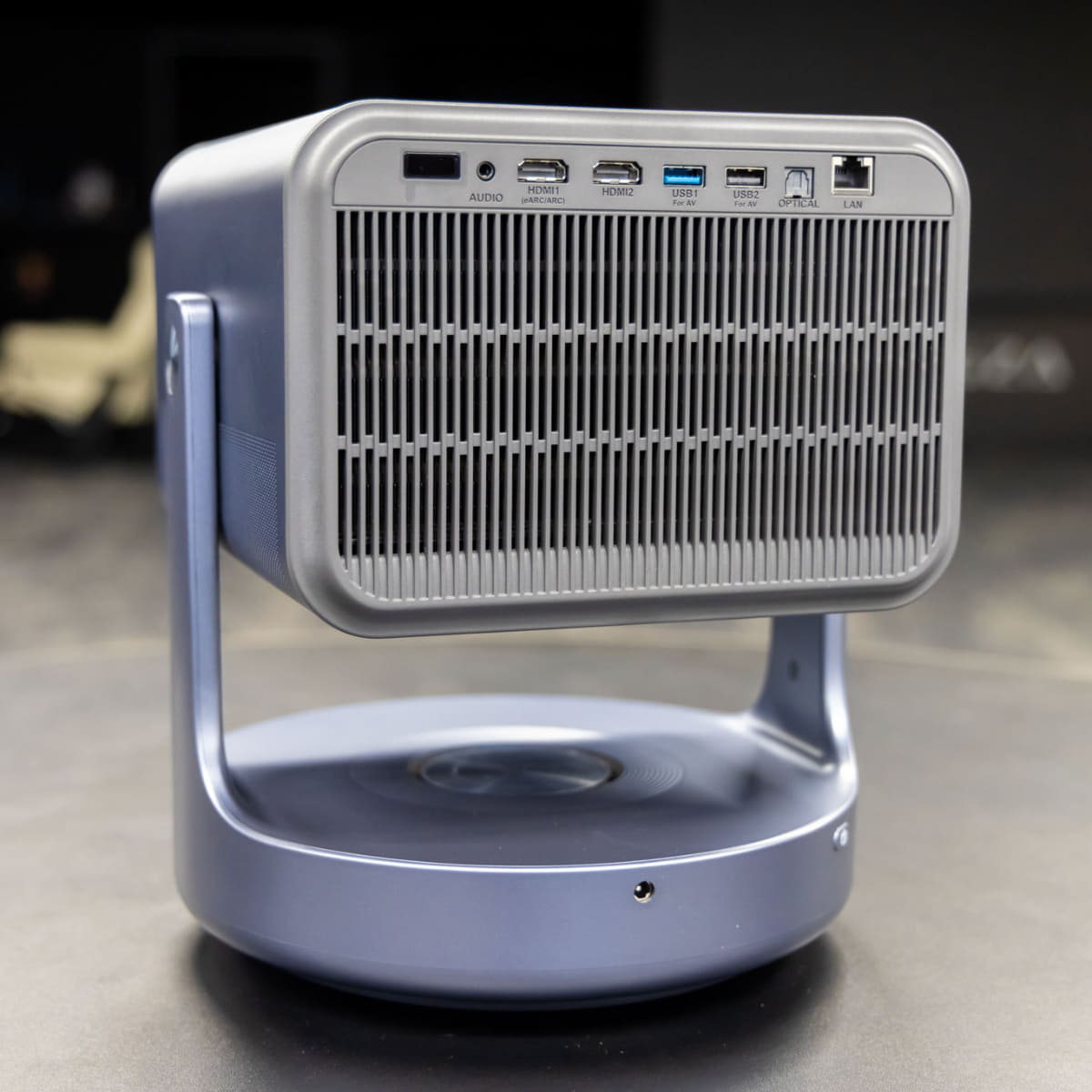 背面端子部。HDMI×2系統など、豊富なインターフェースも特徴