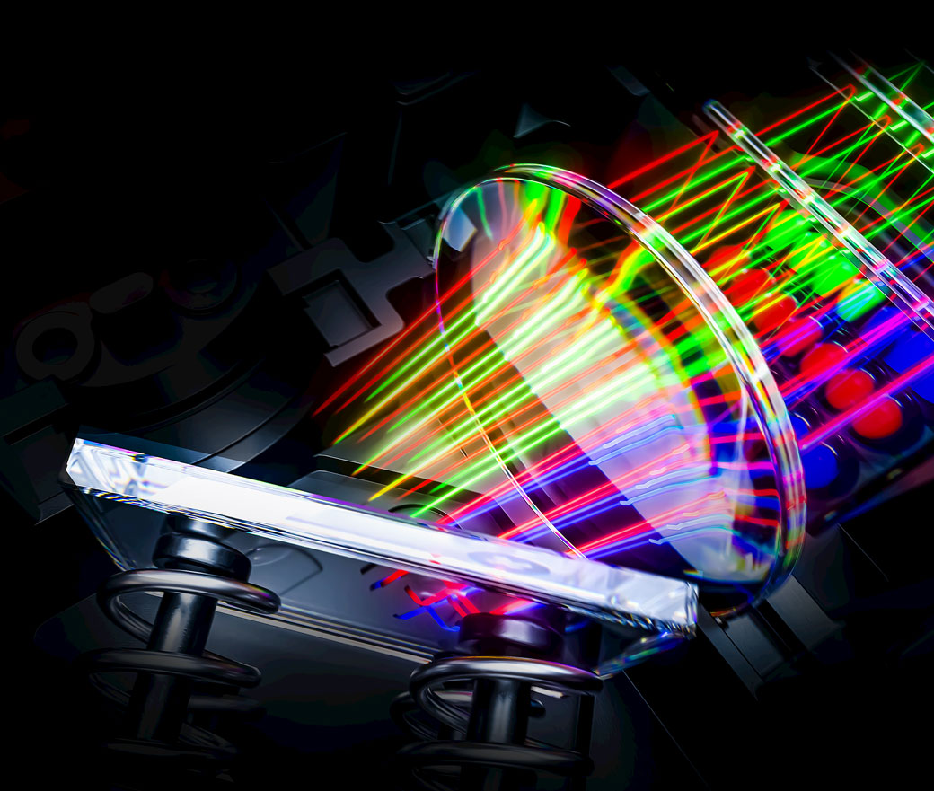 日亜化学工業製のRGB 3色レーザーを搭載する