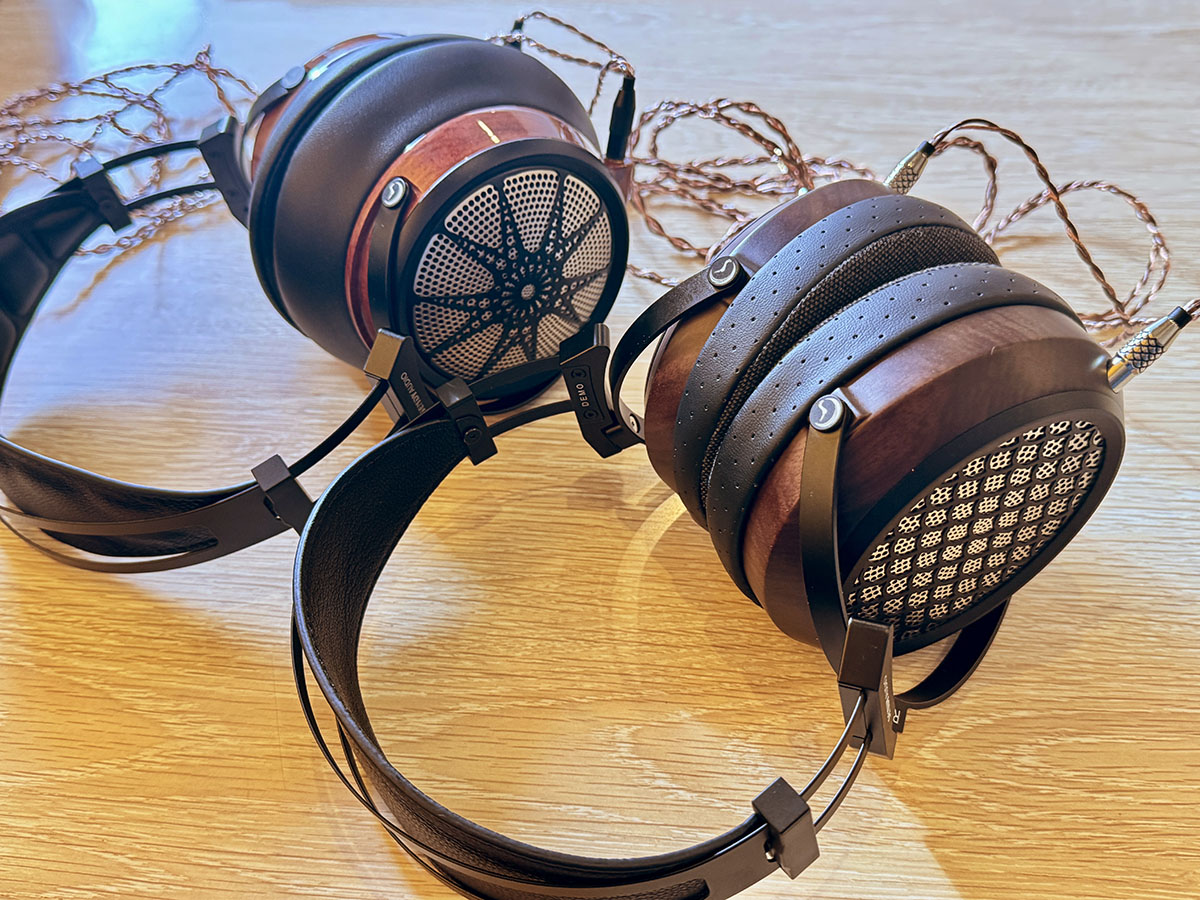 左からSENDY AUDIOの「Apollo」と「Aiva 2」