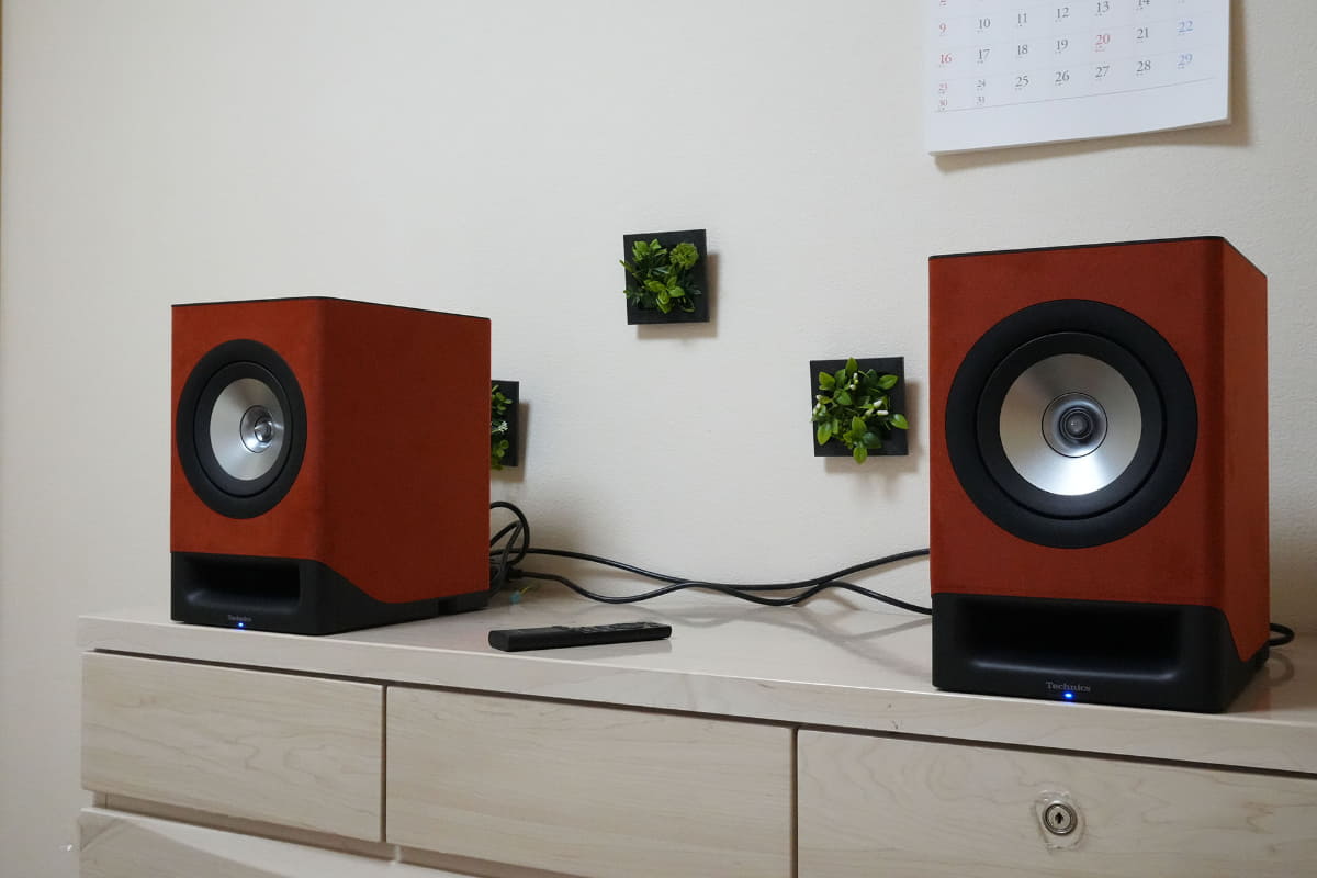 まずは寝室で聴いてみる