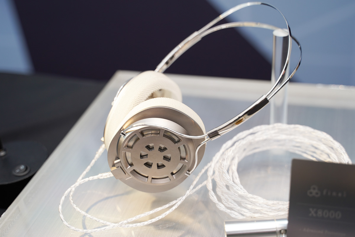 「夏のヘッドフォン祭 mini 2023」で展示された「X8000」