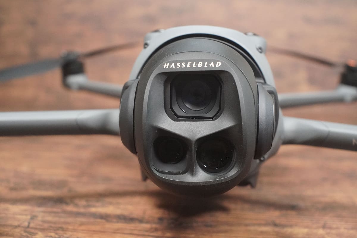 上部のカメラがメインとなるHasselbladカメラ