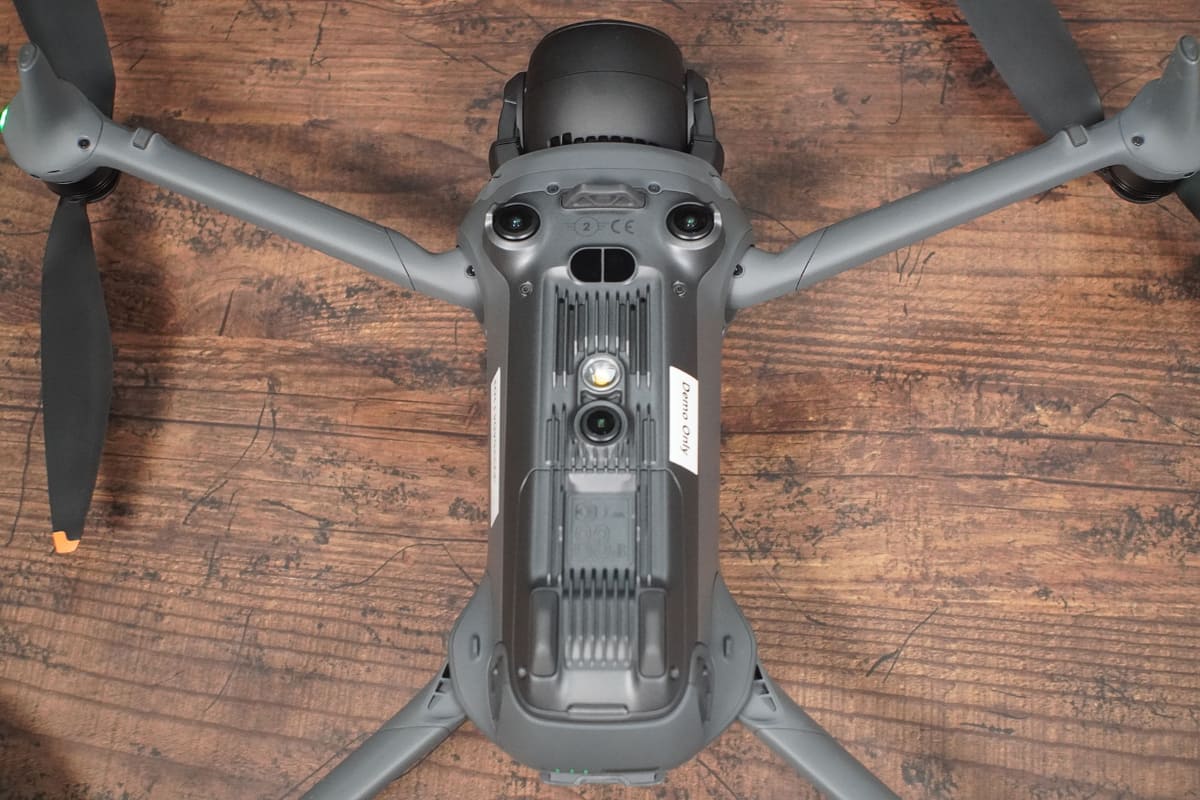 底部のビジョンセンサーも同じ配置