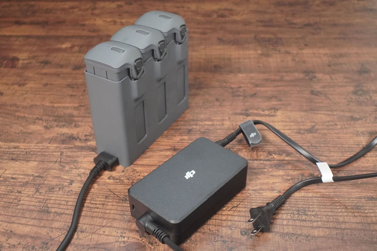 同時に3本充電可能な充電器