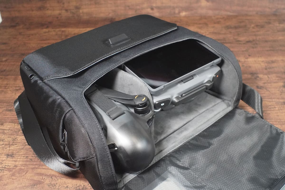 「512GBクリエイターコンボ」では全部のパーツがしまえるバッグが付属