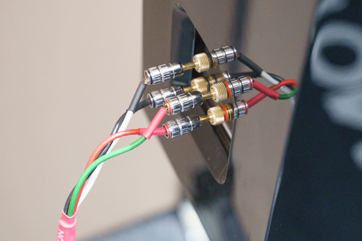 バイワイヤリング接続とも比較した