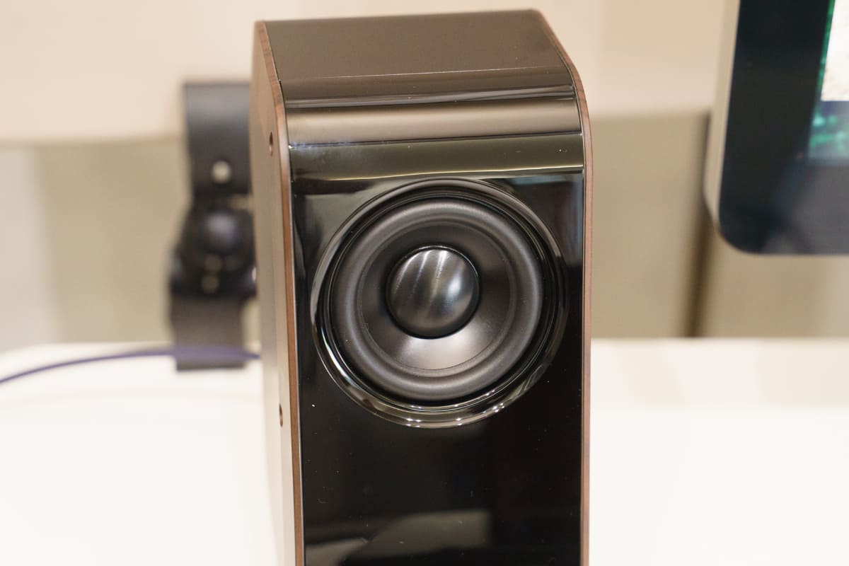 新スピーカー「KS-11GN/W(ウォールナット)」