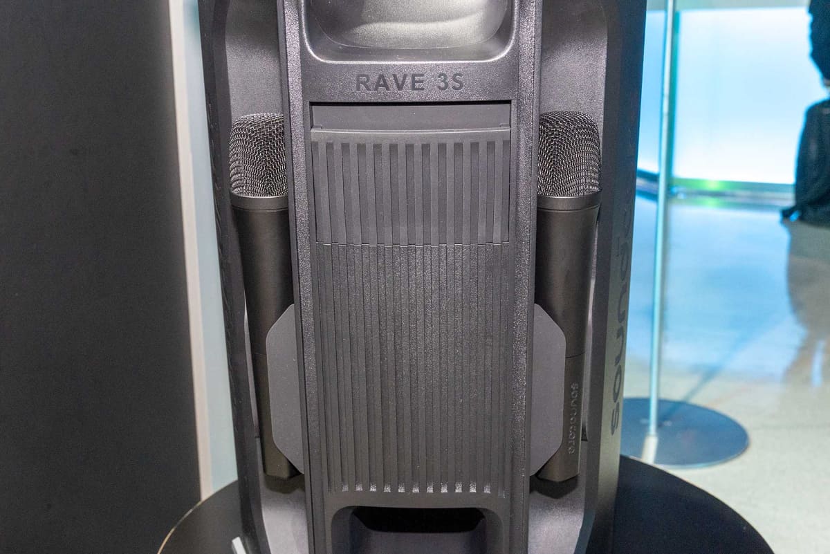 マイクはスピーカー本体背面に収納できる