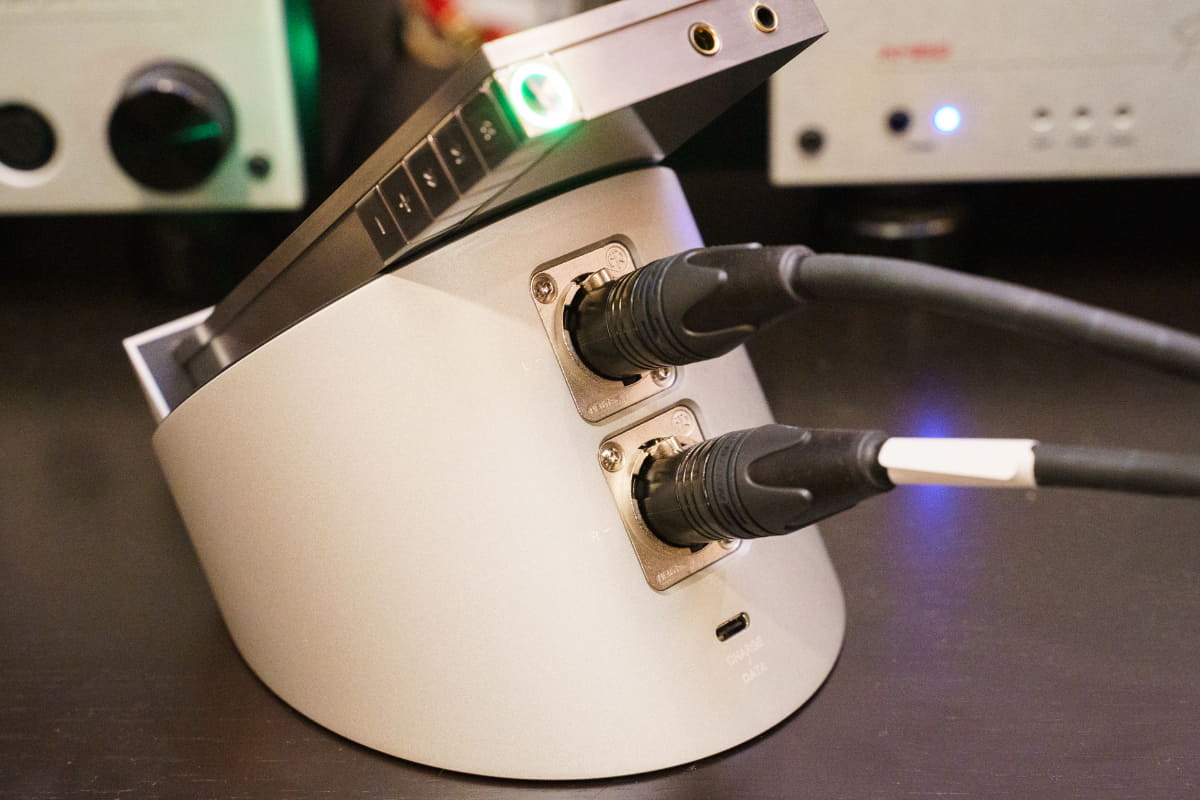 クレードルからXLRで出力