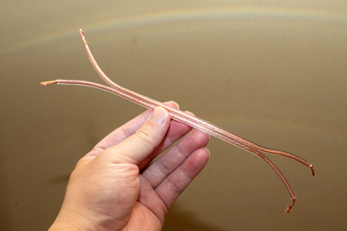 ケーブルは全てオーディオテクニカ「AT6157」を使った。長めに買ってきてカットして使っている