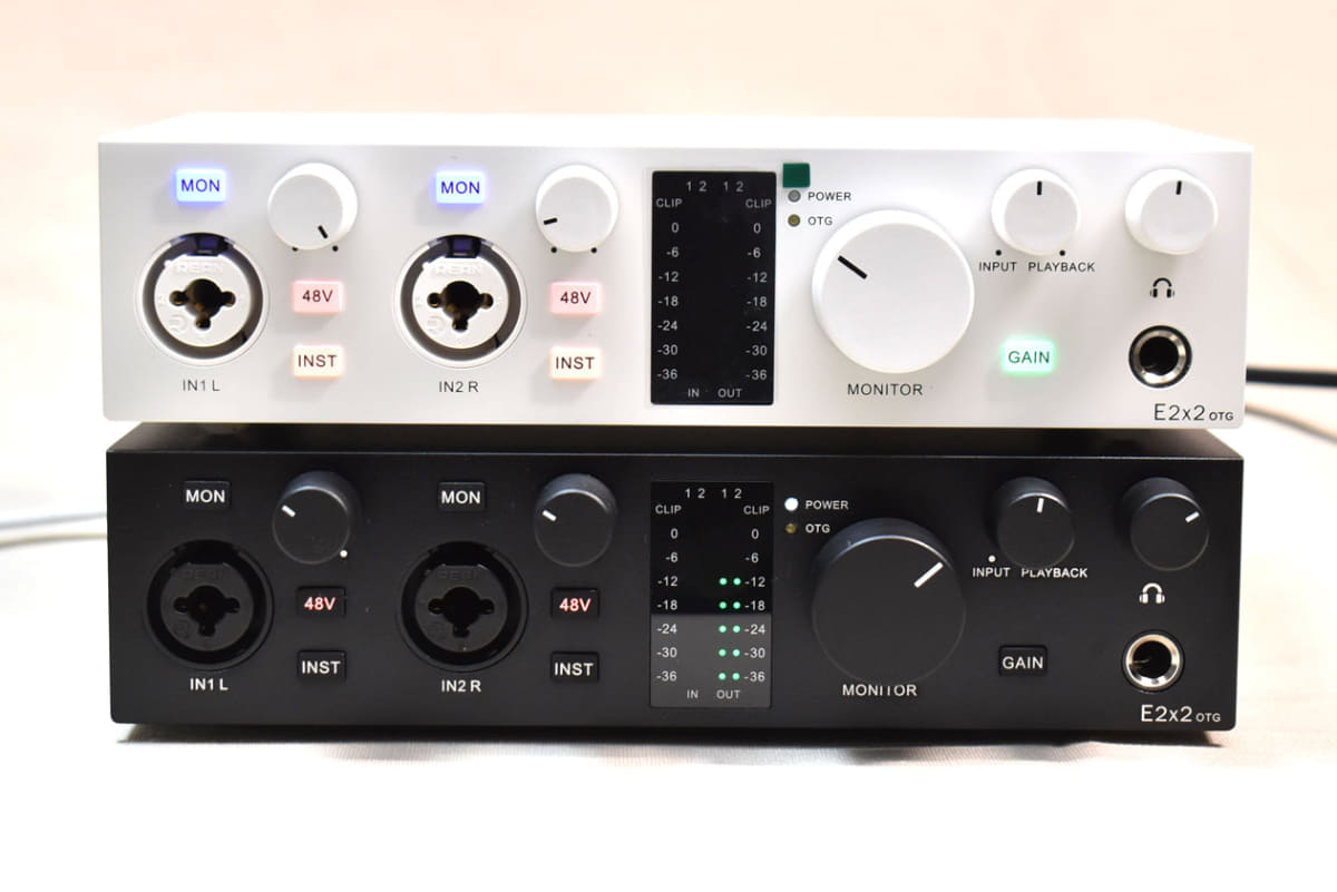 ブラックモデルとホワイトモデルがある