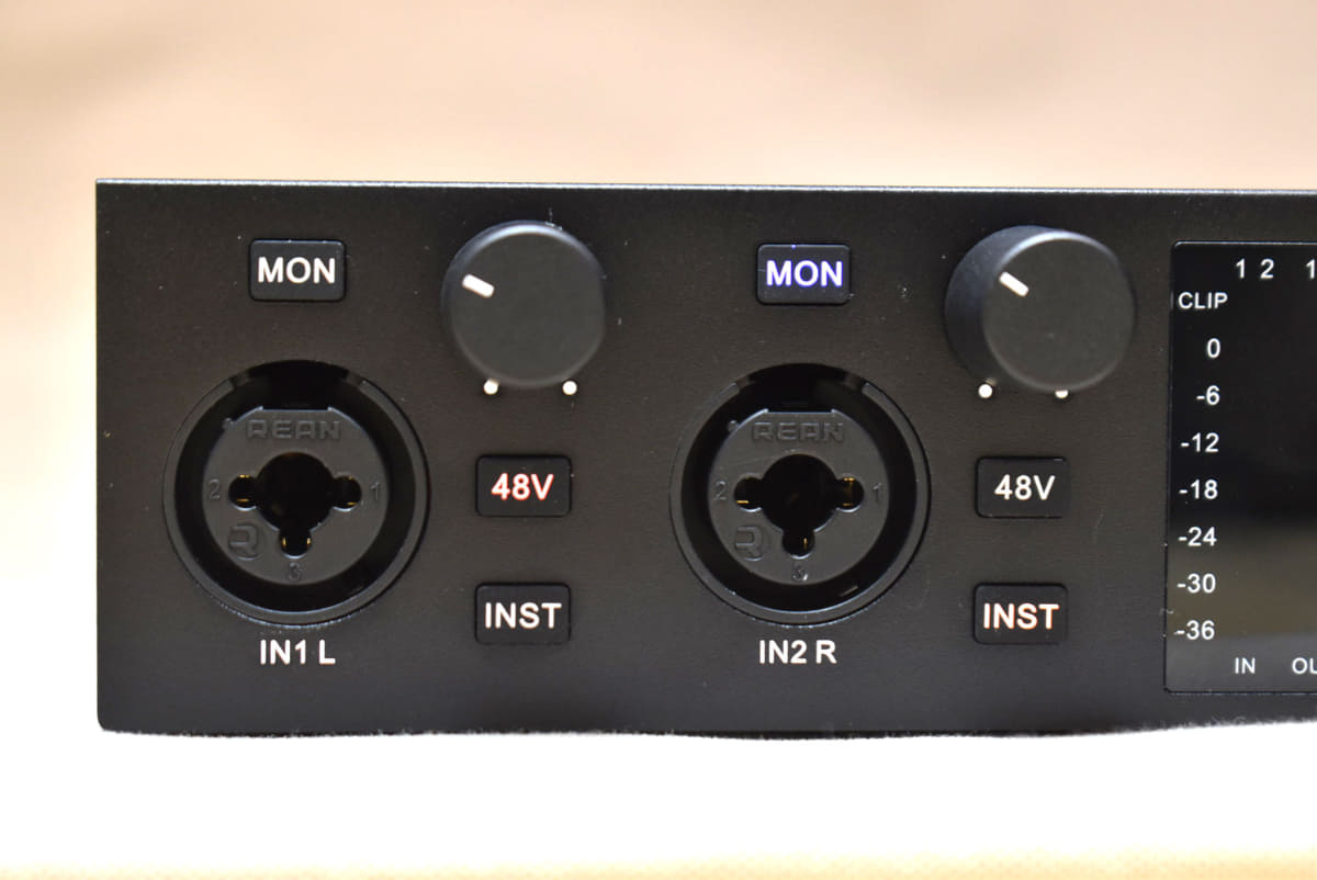 2つのコンボジャック入力