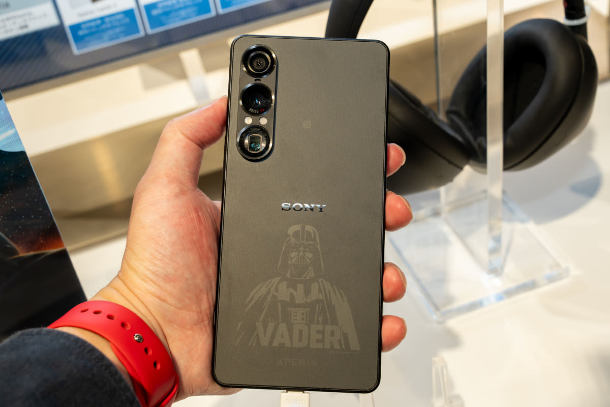 Xperia 1 VII「スターウォーズ」モデル「ダース・ベイダー」モデル