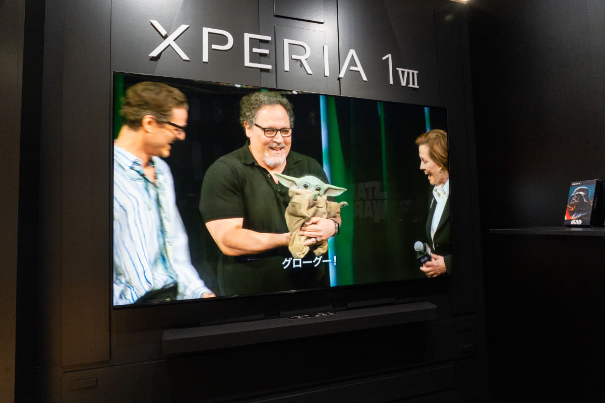 BRAVIA 9とBRAVIA Theatre Bar 9＋SA-RS5で特別映像が楽しめる<br><span class="fnt-70">(C) ＆ Lucasfilm Ltd.</span>