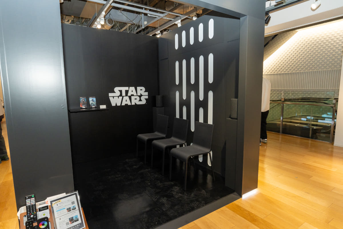 内部はデス・スターをイメージ<br><span class="fnt-70">(C) ＆ Lucasfilm Ltd.</span>