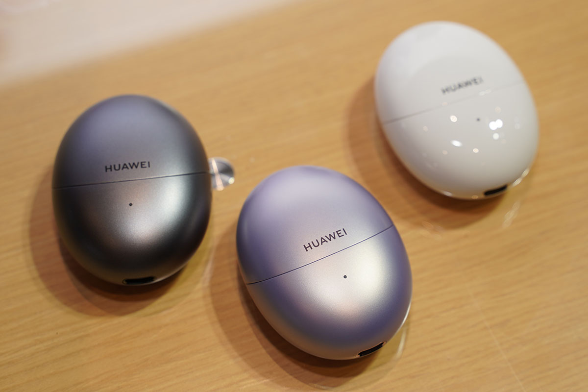 カラーはブラック、パープル、ホワイトの3色