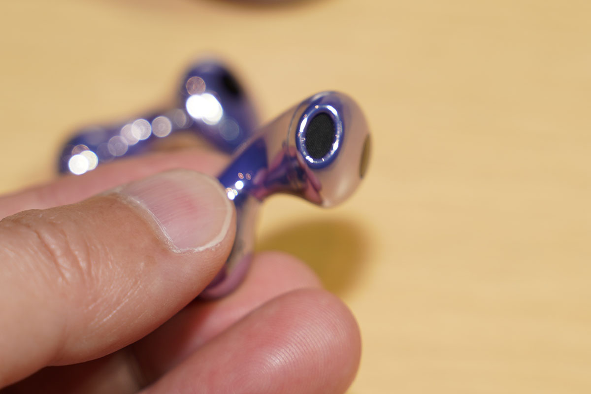 ダイナミック型ドライバーと合わせてデュアルドライバー構成になっている