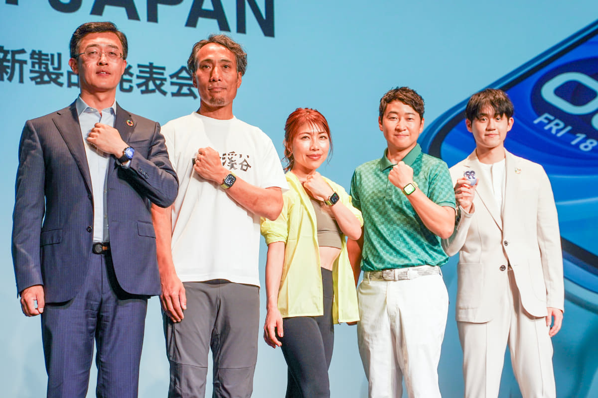 左からファーウェイデバイス日本・韓国リージョン プレジデント賀磊(ハ・レイ)さん、山と渓谷オンライン西村健編集長、シンガーソングランナーのSUIさん、プロゴルフコーチ菅原大地さん、ファーウェイ デバイス日本・プロダクトマネージャー窪田洸さん