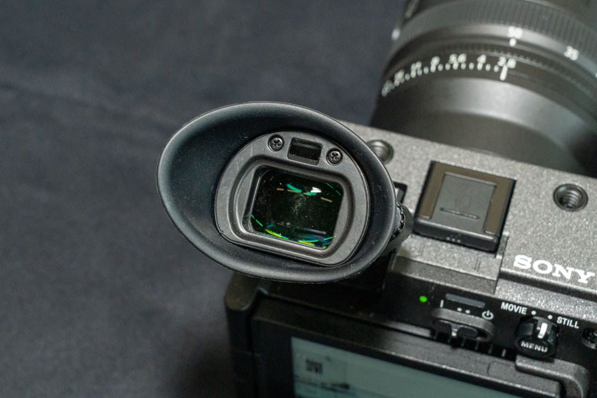 ファインダーが最大の特徴