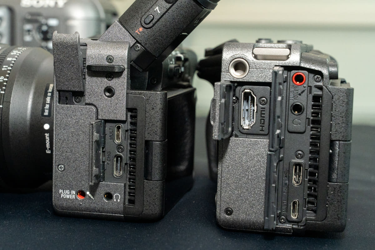 左がFX2。端子部の配置も変更されている