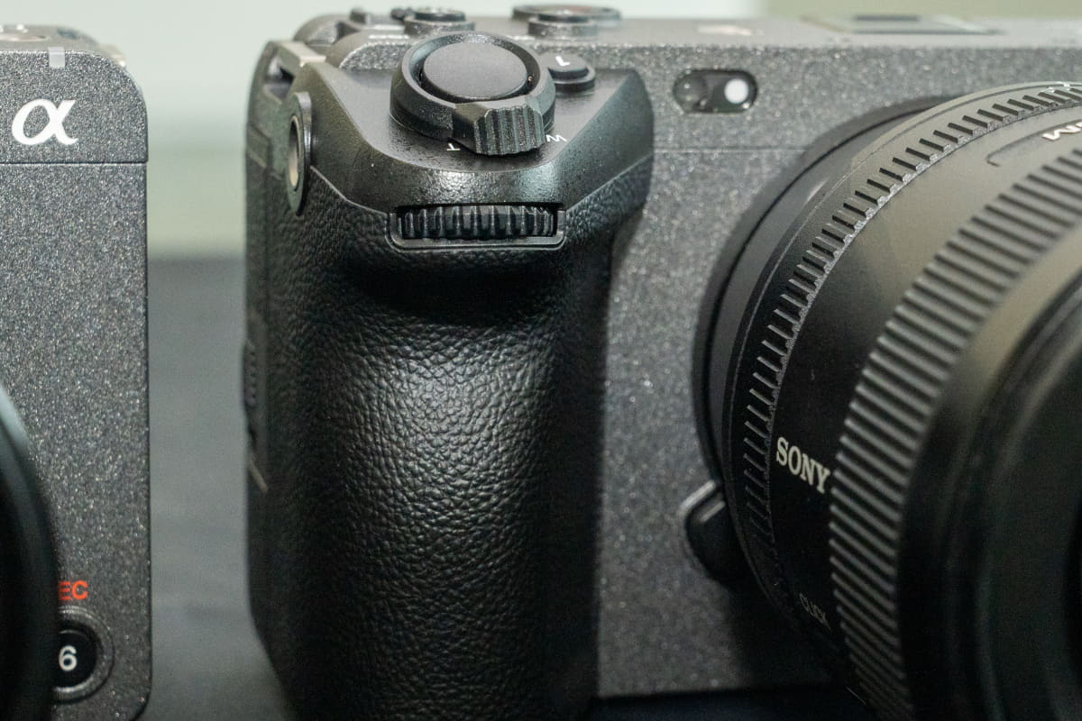 グリップ部のリモコン受光部が削除