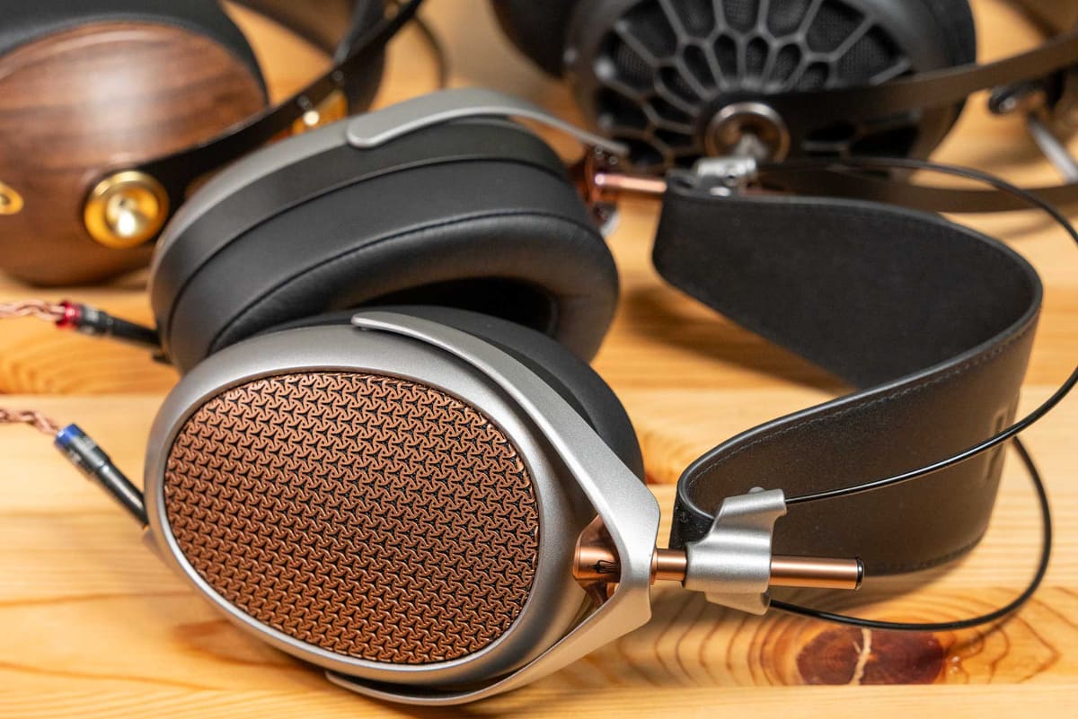 Meze Audioの3機種、「99 Classics」「105 AER」「POET」の3機種を聴いた