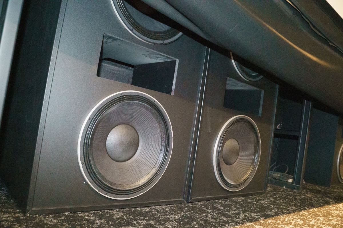 高出力ダブル１８インチ　サブウーファー、JBL 5628