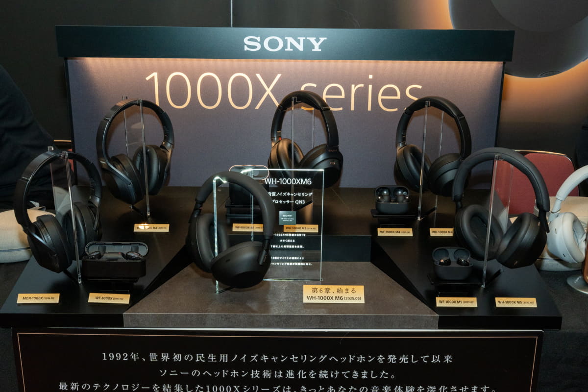ソニーブースに展示された歴代1000Xシリーズ