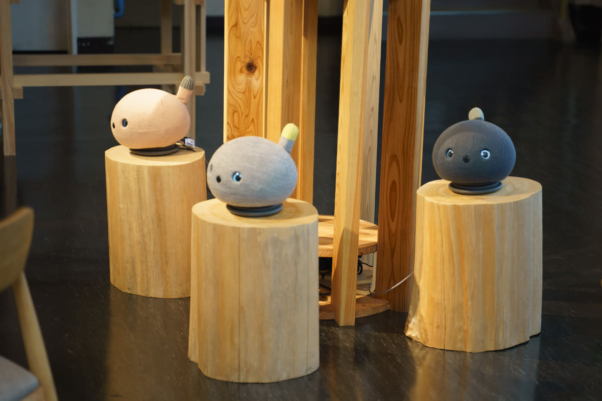 思わず笑顔になるロボット、こと「NICOBO(ニコボ)」が生まれているのも、この工場