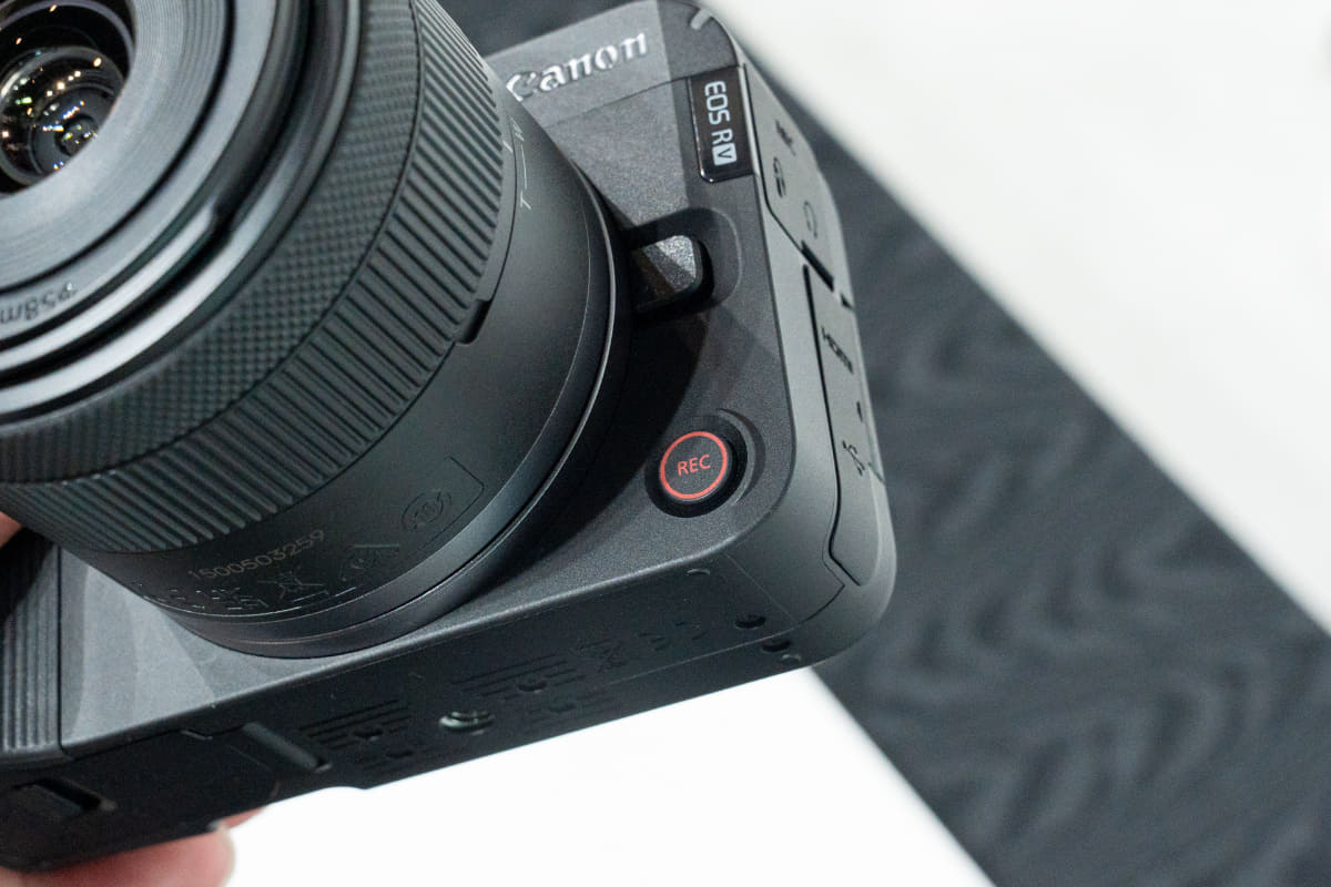 EOS R50 Vの前面録画ボタン