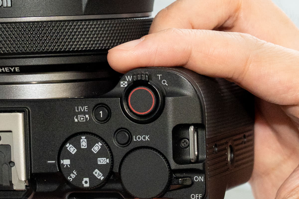 EOS R50 Vのズームレバー