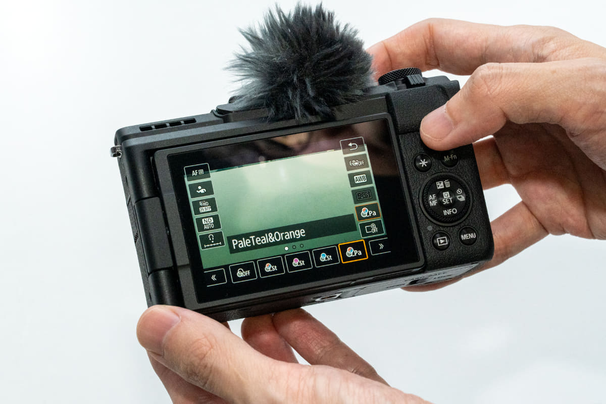 手軽に使えるカラーフィルターもイチオシ機能。写真はV1だが、R50Vにも搭載されている