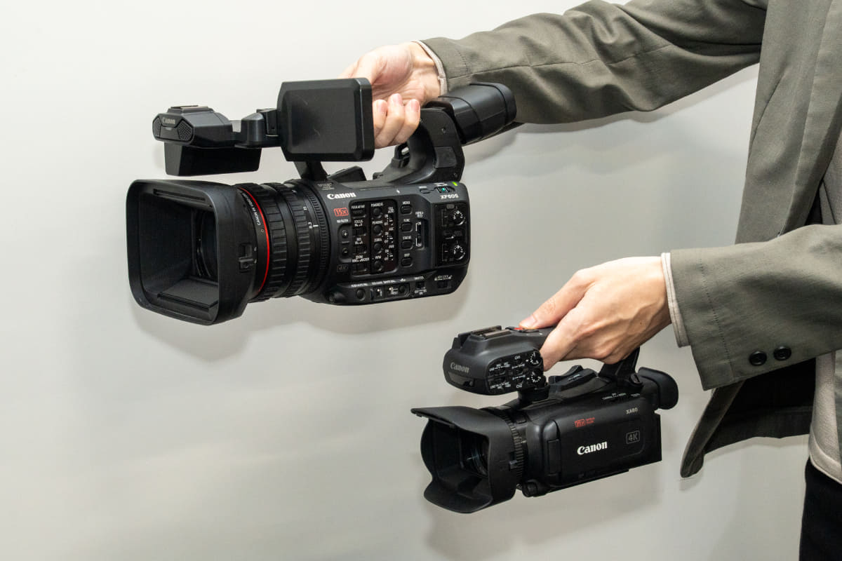「XF605」(左)と「XA60」(右)